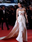 Adriana Lima Leggy at the Premiere of “Burning” in Cannes