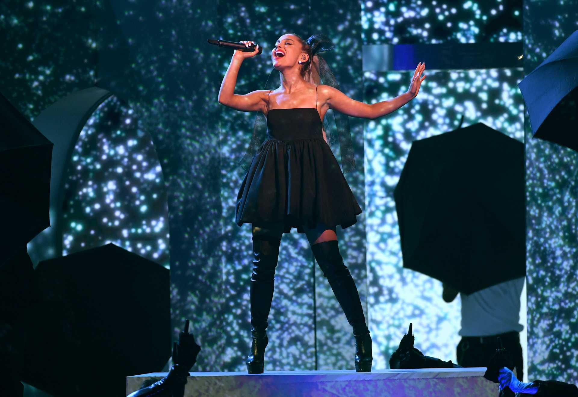Ariana-Grande-Performing-at-the-Billboard-Music-Awards-1