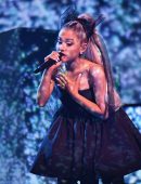 Ariana-Grande-Performing-at-the-Billboard-Music-Awards-19