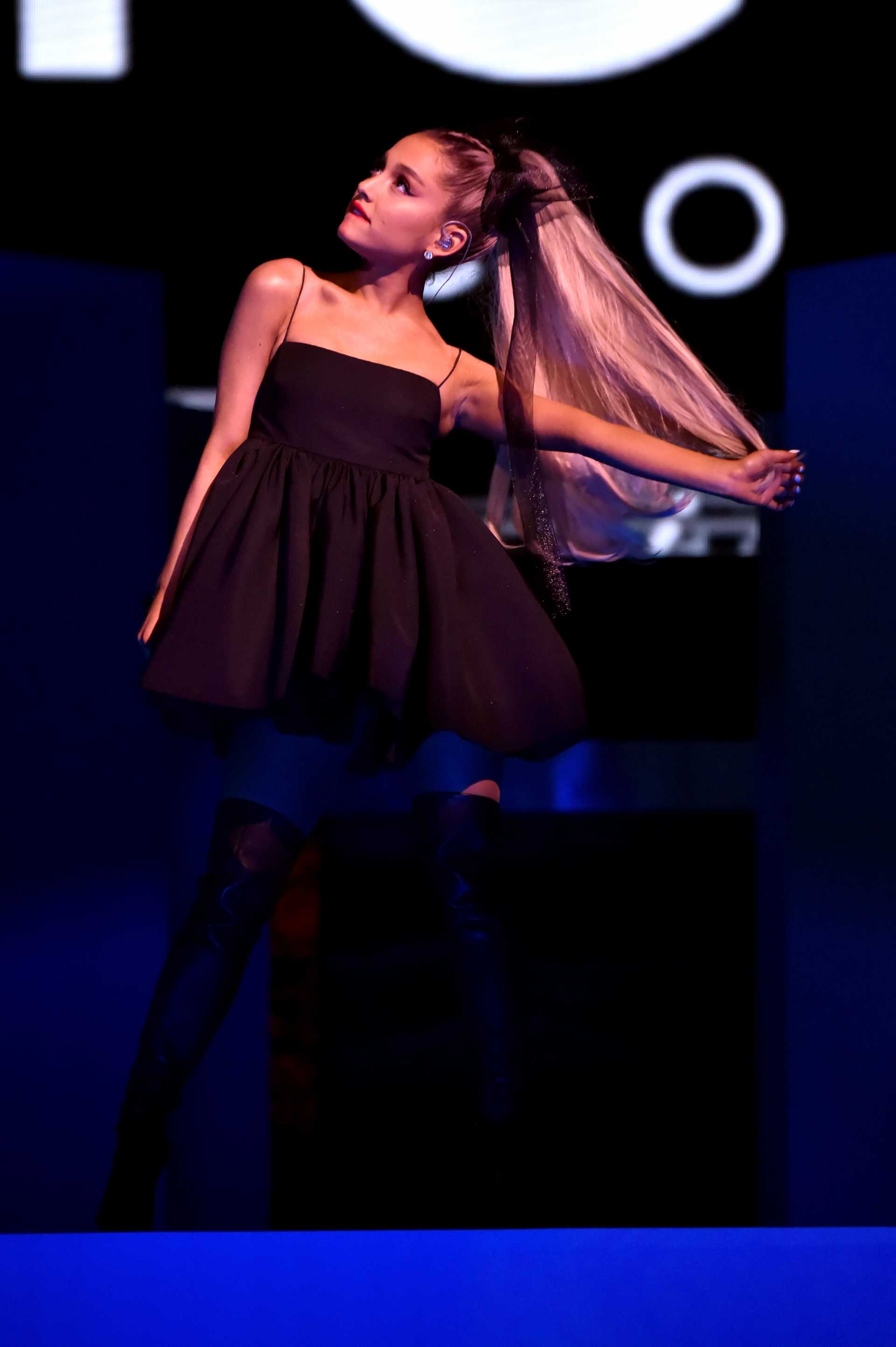 Ariana-Grande-Performing-at-the-Billboard-Music-Awards-2