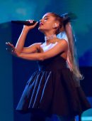 Ariana-Grande-Performing-at-the-Billboard-Music-Awards-27