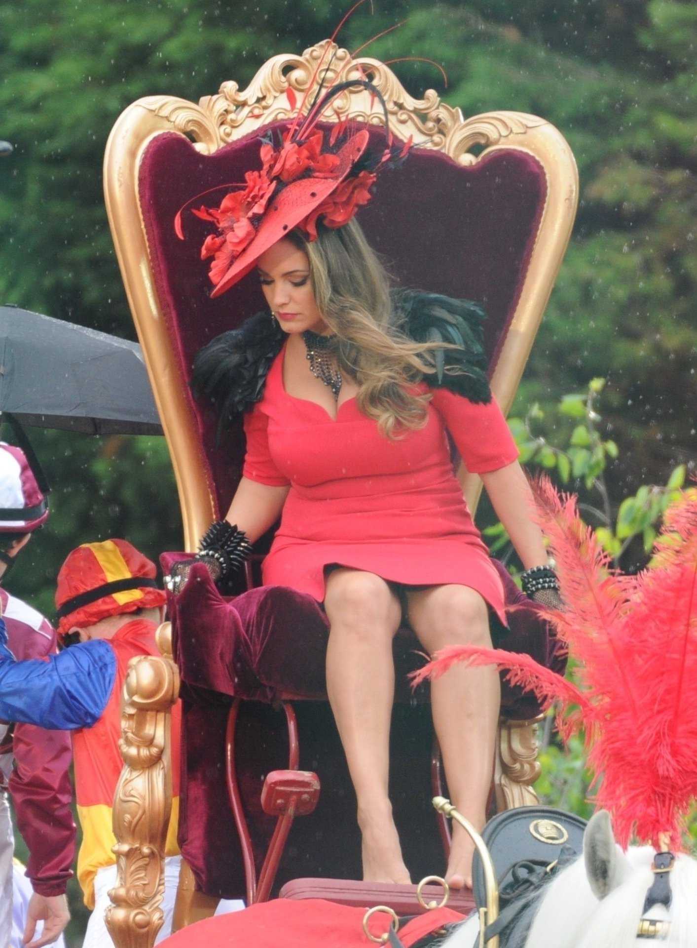 Kelly-Brook-Upskirt-954