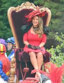 Kelly-Brook-Upskirt-956