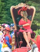 Kelly-Brook-Upskirt-957