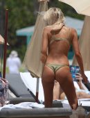 Melissa Castagnoli in Bikini at the Beach in Miami [Adds]