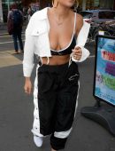 Rita-Ora-Cleavage-582
