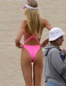 Romee-Strijd-in-Pink-Swimsuit-7