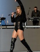 Taylor-Swift-at-2018-BBC-Radio-1’s-Big-Weekend-10