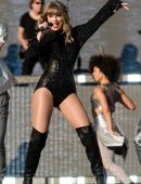Taylor Swift Leggy at 2018 BBC Radio 1’s Big Weekend in Swansea