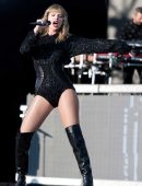 Taylor Swift Leggy at 2018 BBC Radio 1’s Big Weekend in Swansea