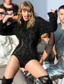 Taylor Swift Leggy at 2018 BBC Radio 1’s Big Weekend in Swansea