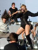 Taylor-Swift-at-2018-BBC-Radio-1’s-Big-Weekend-21