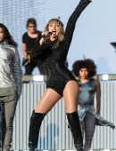 Taylor-Swift-at-2018-BBC-Radio-1’s-Big-Weekend-9