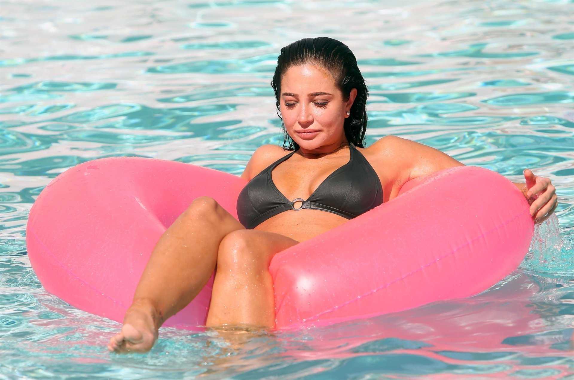 Tulisa-Contostavlos-in-Bikini-8