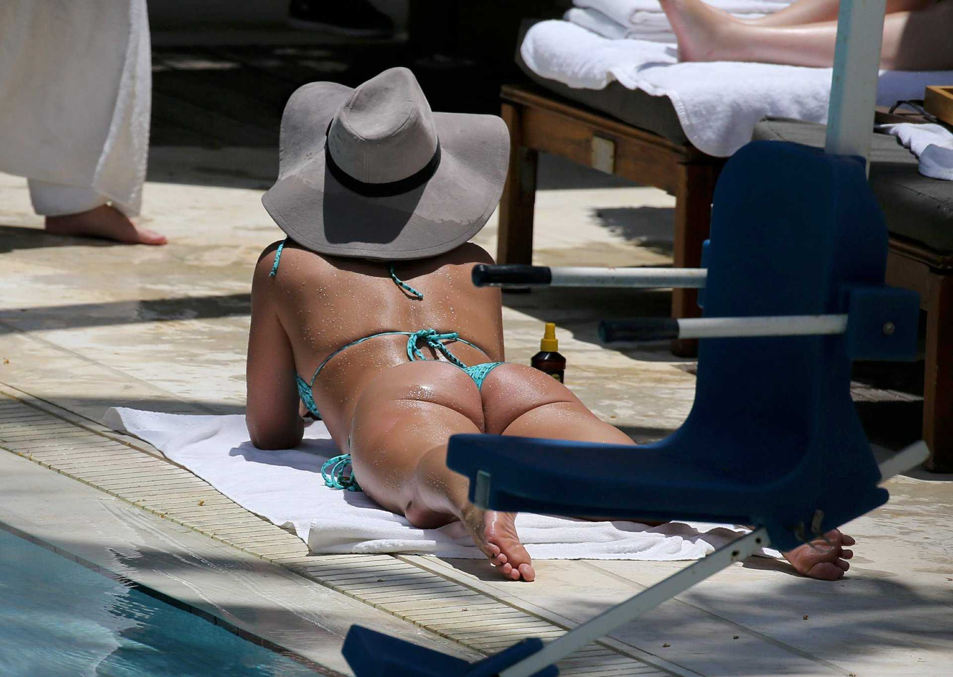 Britney-Spears-Booty-174