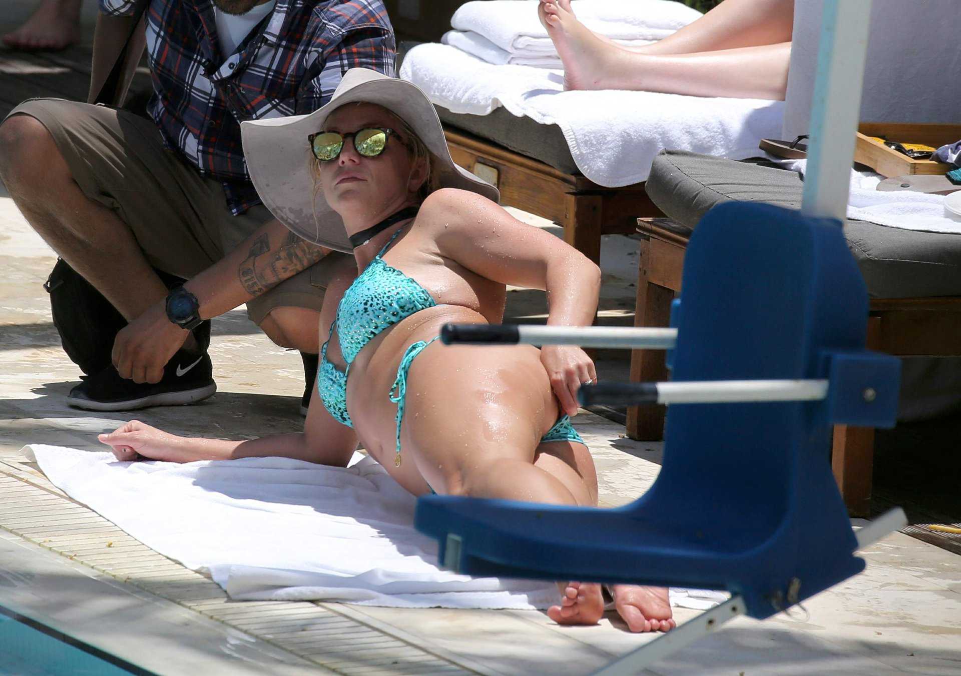 Britney-Spears-Booty-185