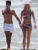 Devon-Windsor-in-Bikini-309