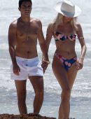 Devon-Windsor-in-Bikini-311