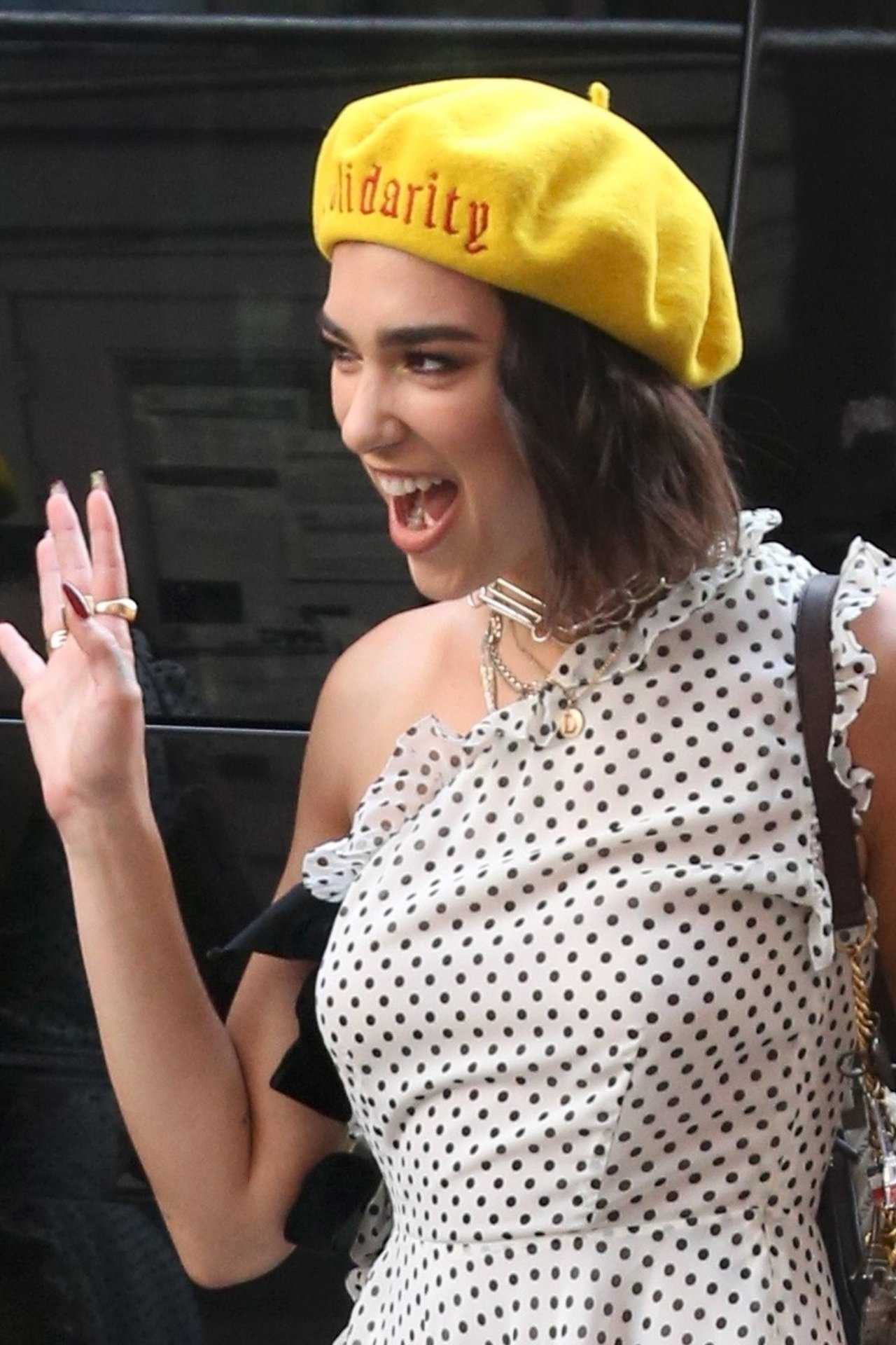 Dua-Lipa-Leggy-656