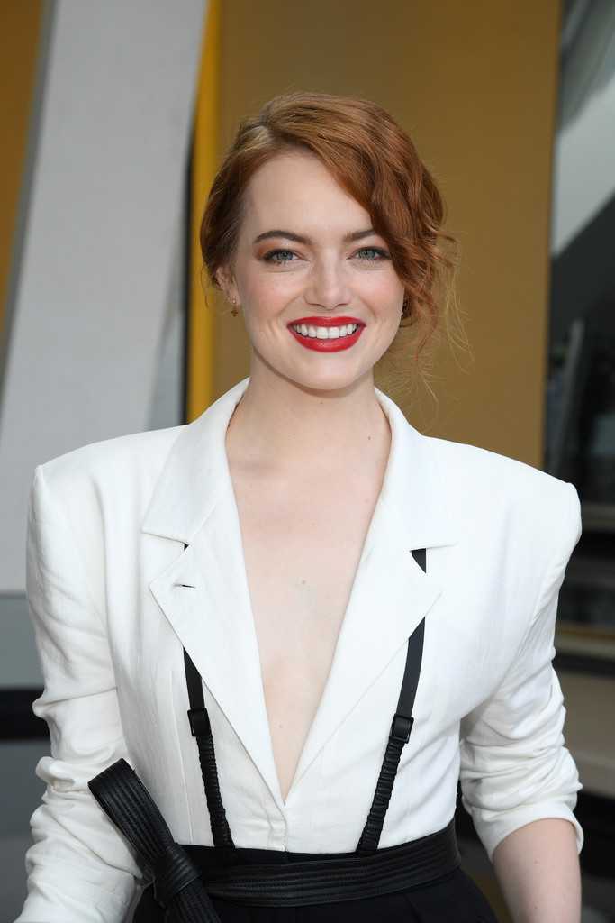 Emma Stone - LVMH Prize 2018 Edition at Fondation Louis Vuitton in Paris