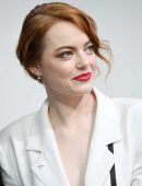 Emma Stone - LVMH Prize 2018 Edition at Fondation Louis Vuitton in Paris
