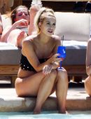 Ferne McCann in Black Bikini at Nao Pool Club in Marbella