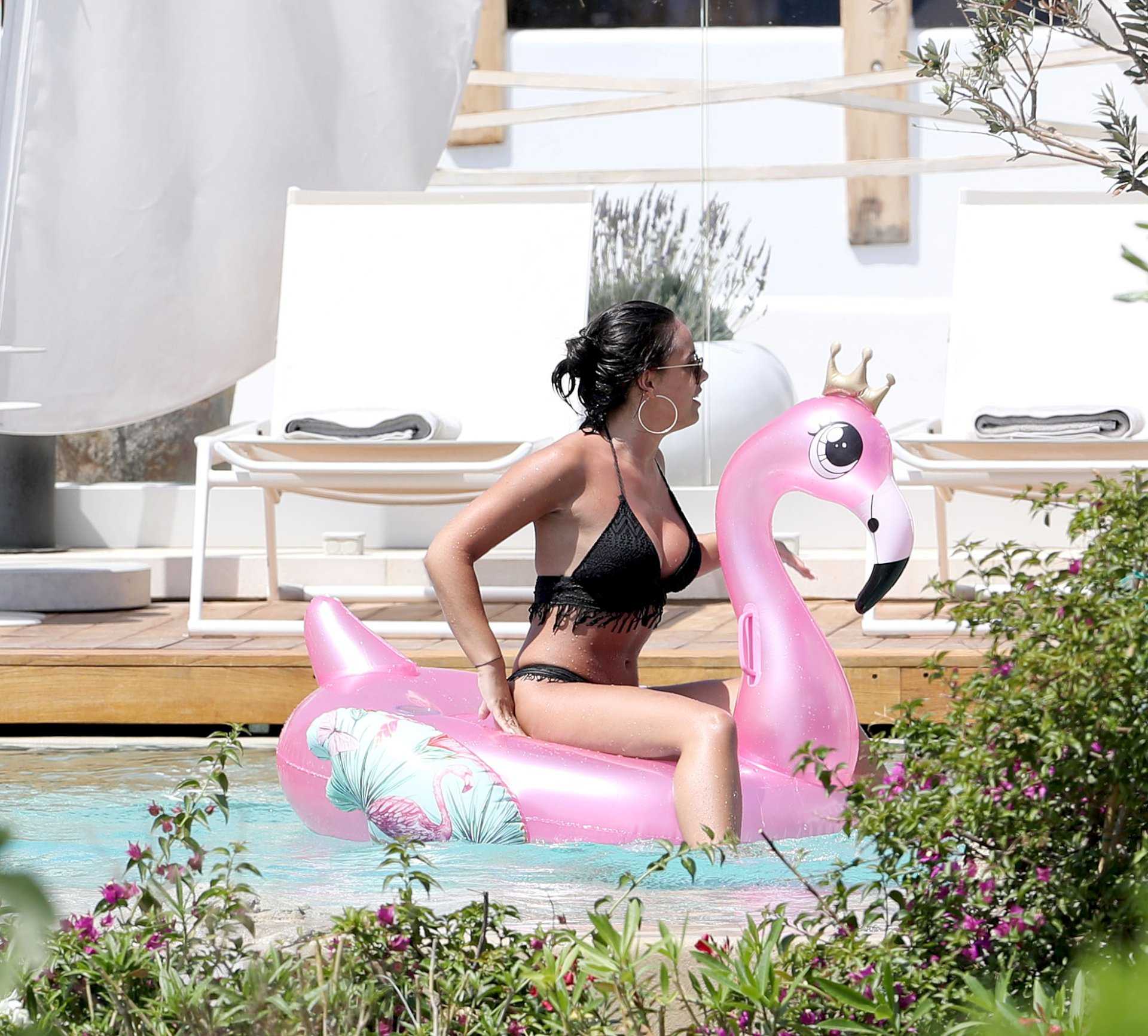 Georgia-May-Foote-in-Bikini-25