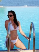 Imogen Thomas Sunbathes in Bikini at Infinity Pool