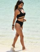Jessica-Hayes-in-Bikini-359