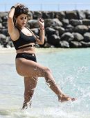 Jessica-Hayes-in-Bikini-364