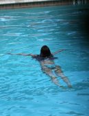Tulisa-Contostavlos-in-Bikini-at-Pool-1