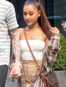 Ariana Grande Pokies Out in New York