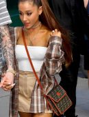 Ariana Grande Pokies Out in New York