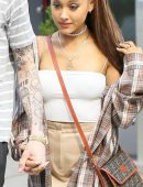 Ariana Grande Pokies Out in New York