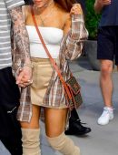 Ariana Grande Pokies Out in New York
