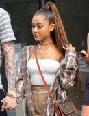 Ariana Grande Pokies Out in New York