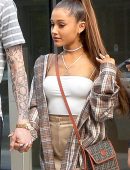 Ariana Grande Pokies Out in New York