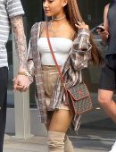 Ariana Grande Pokies Out in New York