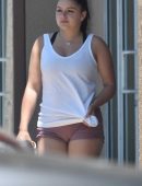 Ariel-Winter-Leggy-in-Shorts-755