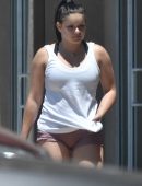 Ariel-Winter-Leggy-in-Shorts-758