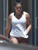 Ariel-Winter-Leggy-in-Shorts-759
