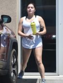 Ariel-Winter-Leggy-in-Shorts-767