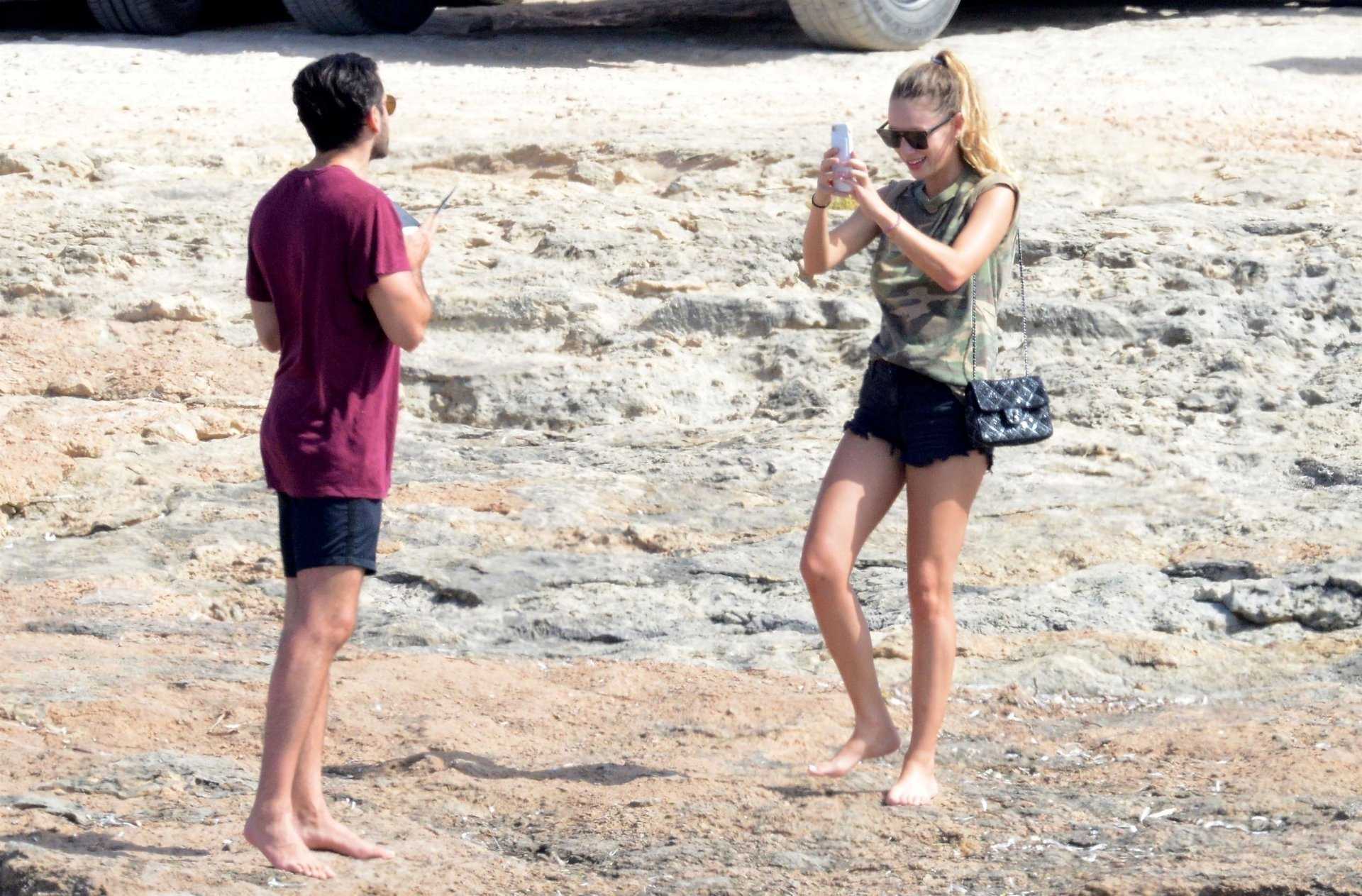 Dylan-Penn-in-Bikini-577