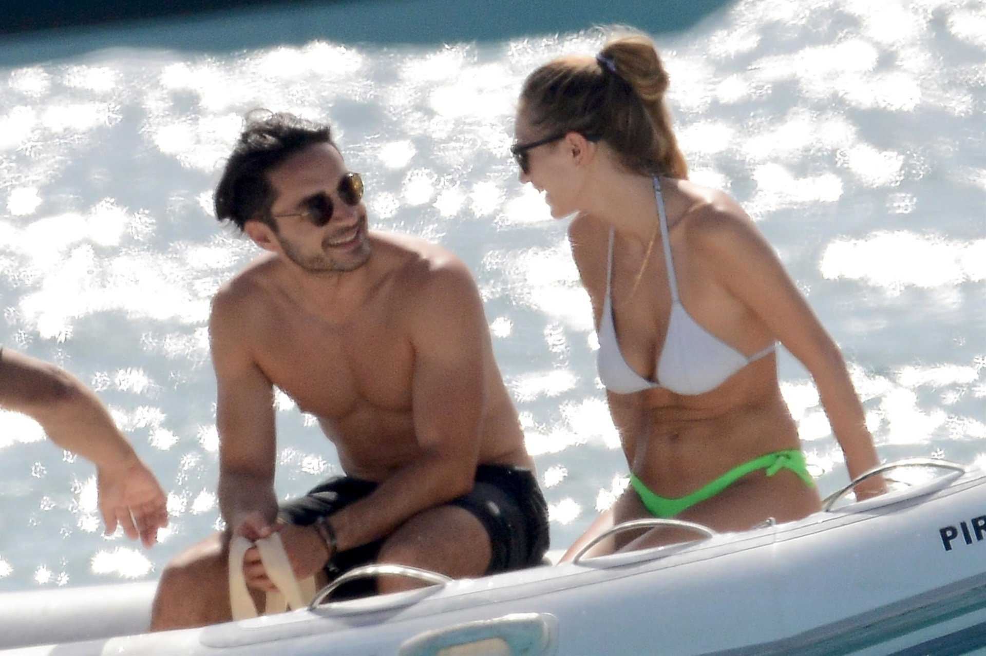 Dylan-Penn-in-Bikini-582