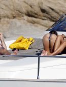 Emily-Ratajkowski-Booty-15