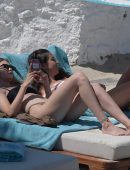 Gigi-Hadid-in-Bikini-3