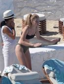 Gigi-Hadid-in-Bikini-6