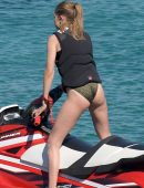 Gigi-Hadid-in-Bikini-8