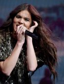 Hailee Steinfeld Performing at Radio City Music Hall in NYC
