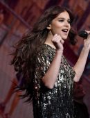 Hailee Steinfeld Performing at Radio City Music Hall in NYC